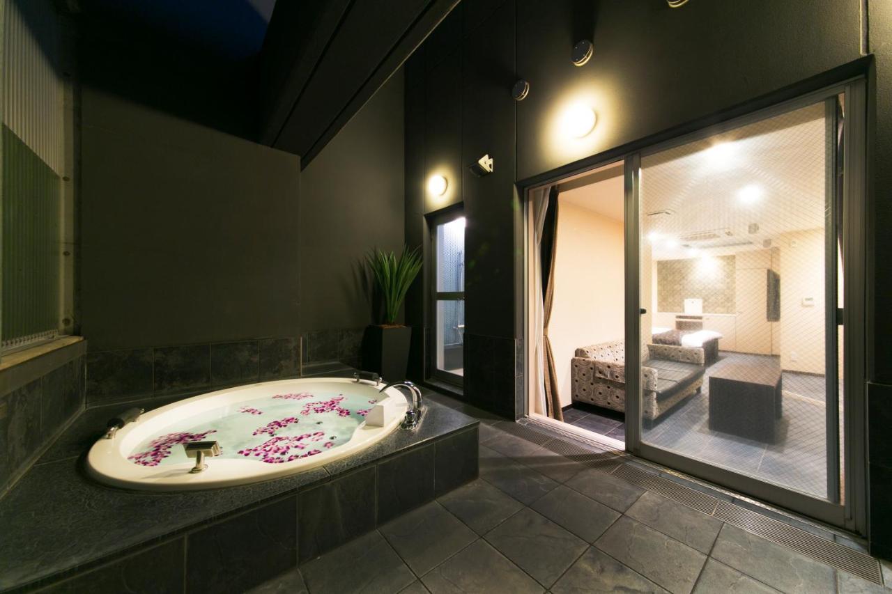 Hotel Lotus Toyonaka (Adults Only) Osaka Exterior photo